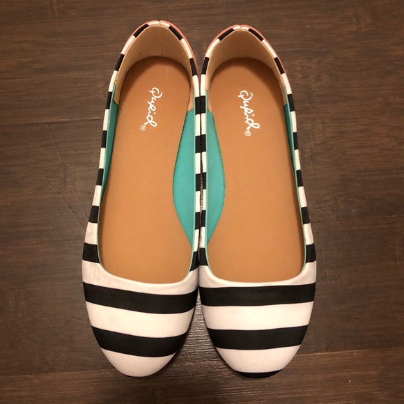 🎉HOST PICK🎉 Qupid Black and White Striped Flats - Picture 2 of 8